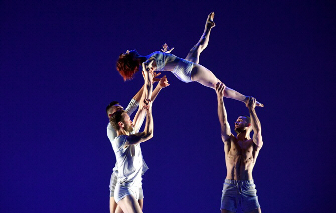 시드니 댄스컴퍼니, `하늘 높이`                                                                                                                                                                    