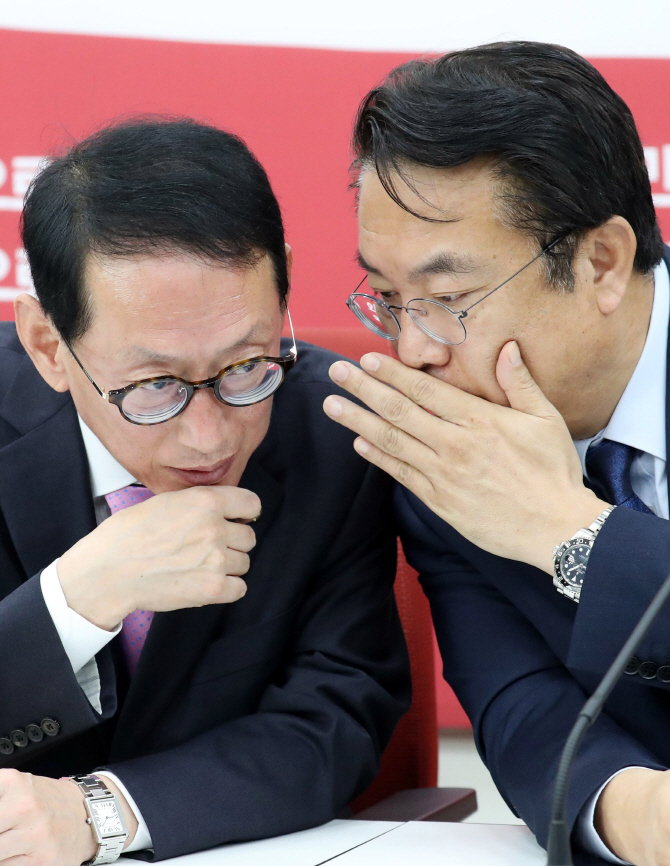 [포토]정진석-김도읍 '무슨 대화중?'