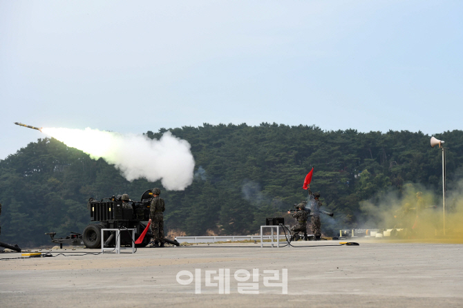 [포토]공군 지대공 유도탄, 실사격 훈련서 敵 항공기 명중