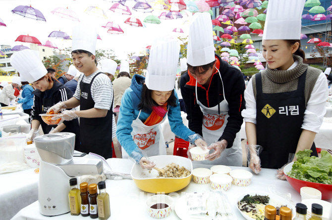 [포토]주방가전 브랜드 리큅, 2016 전주비빔밥행사 참가-1