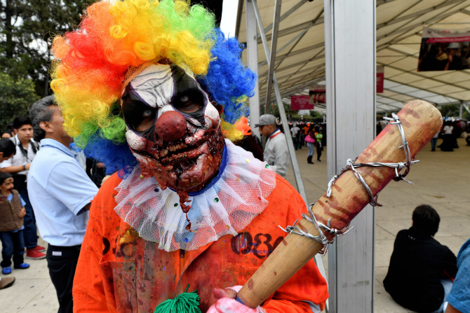 멕시코 시티 '좀비 워크' 섬뜩                                                                                                                                                            