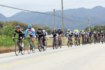 DMZ 숨결 느끼며 '씽씽'..골든바이크 시리즈 철원대회 성료