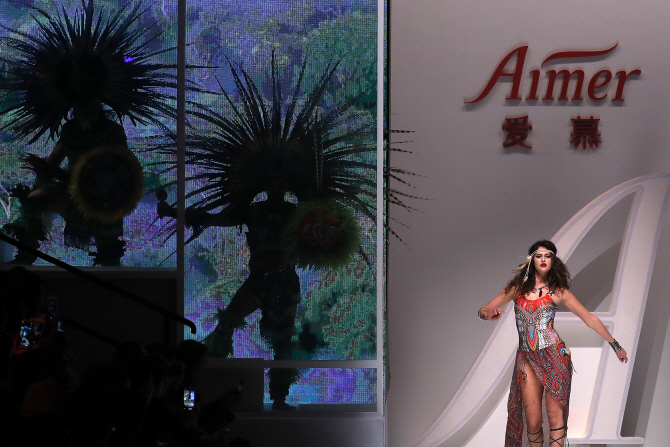 차이나패션위크 'Aimer', 인디언 콘셉트                                                                                                                                                   