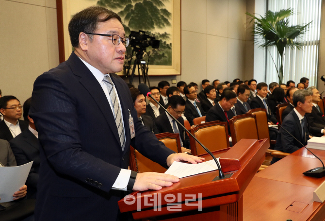 ‘최순실 국정농단’ 특수본, 내일 안종범 전 수석 소환(상보)