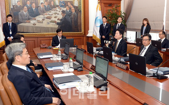 "한은 성장전망, 높아 보인다"…경기우려 큰 금통위원