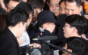 최순실 "딸은 몰랐다"…정유라 형사처벌 쉽지 않을 듯