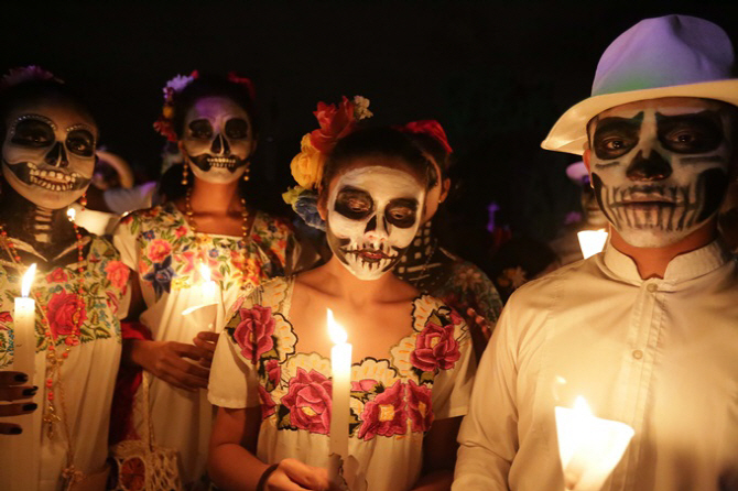 멕시코 `죽은 자들의 날` 행사 개최…카트리나 분장하고 추모 동참