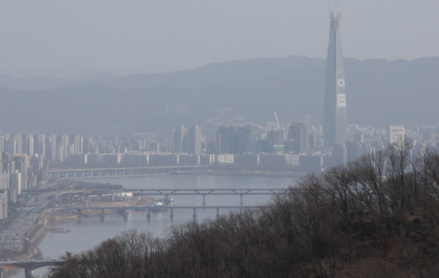 내일 오전 수도권 등 중부지방 비…미세먼지 농도 높아