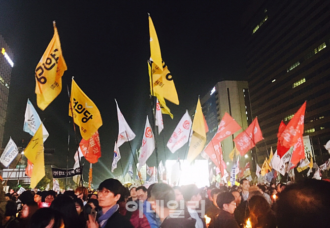 '광화문 촛불 집회', 도심 행진하는 시민들                                                                                                                                                