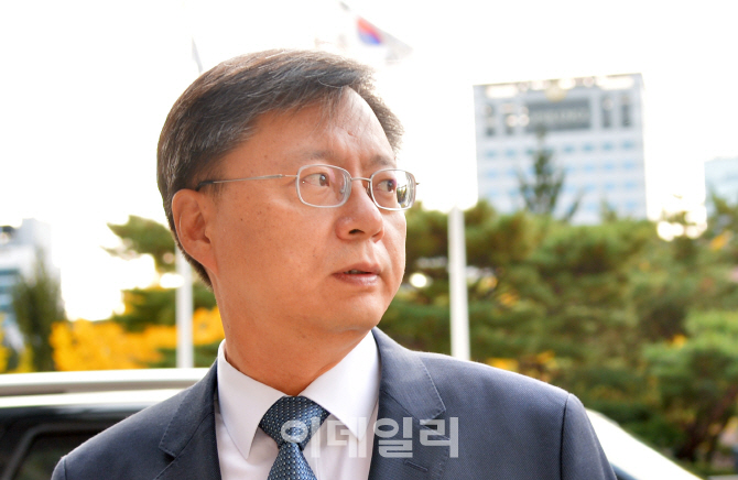 [포토]취재진 바라보는 우병우