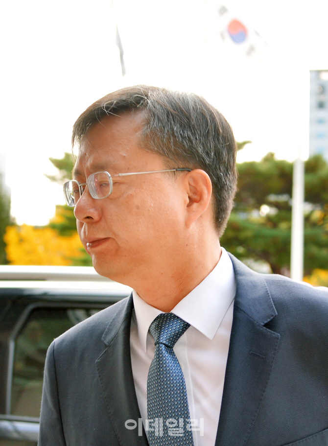 [포토]두눈 감은 우병우