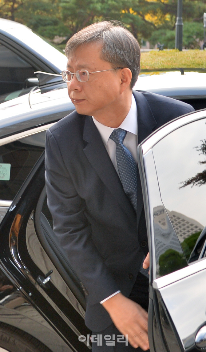 [포토]우병우, '조사받으러 검찰 출석'