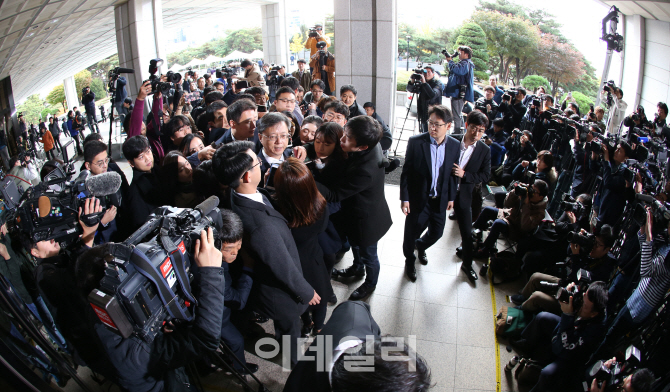 [포토]'친정'에서 조사받는 우병우