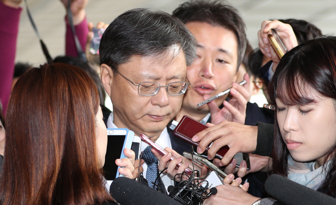 3년7개월만에 소환돼 친정 찾은 우병우..최순실 의혹엔 '묵묵부답'