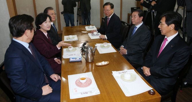 [포토]'손 맞잡은 야권 잠룡들!'