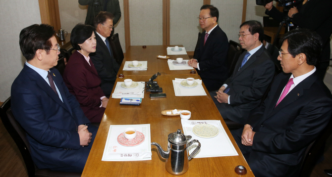 [포토]한 자리에 모인 야권 잠룡들