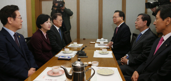 [포토]야권 대선 예비주자와 만나는 추미애