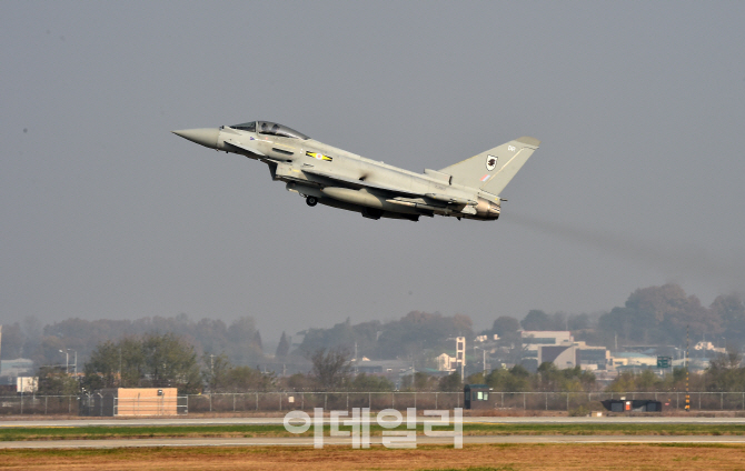 [포토]오산 미공군기지 이륙하는 영국 공군 타이푼