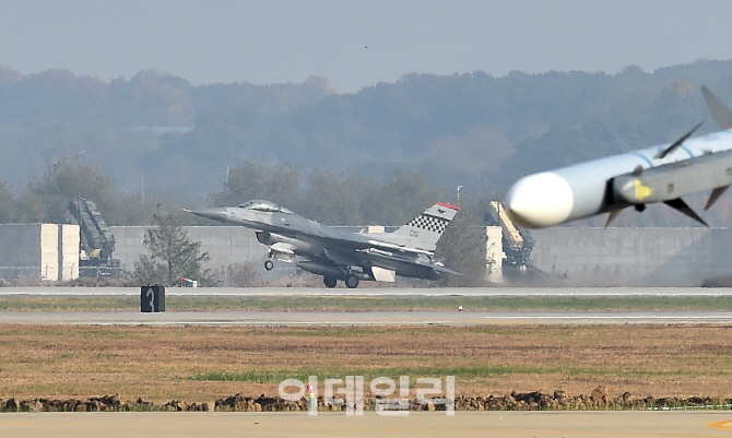 [포토]이륙하는 미 공군 F-16