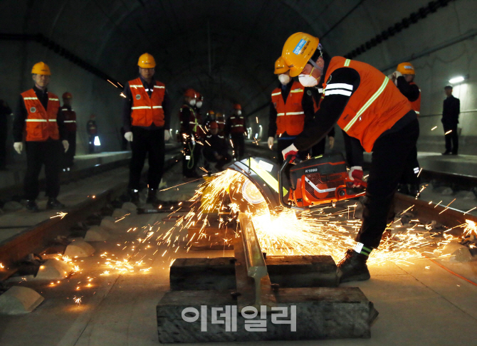 [포토] 수서고속철도 '지진대비 비상대응 종합훈련'-복구