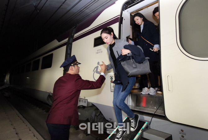 [포토] 수서고속철도 '지진대비 비상대응 종합훈련'-대피훈련