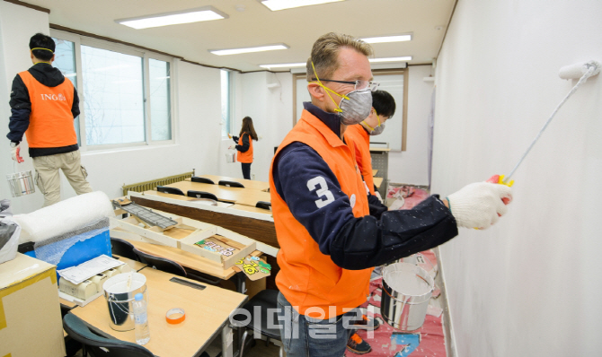 ING생명, 소외계층 환경 개선 사업 '오렌지희망하우스' 실시