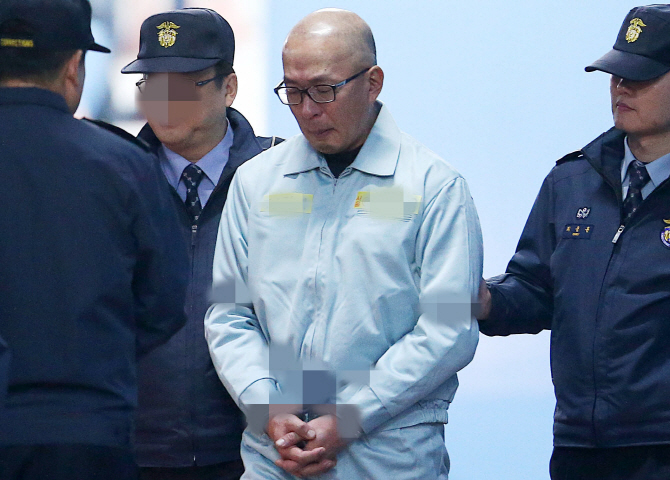  호송차 오르는 차은택씨                                                                                                                                                                           