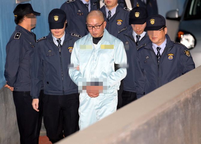 차은택, 아예 삭발한 채 법원행.. 11일밤 구속 결정                                                                                                                                                        