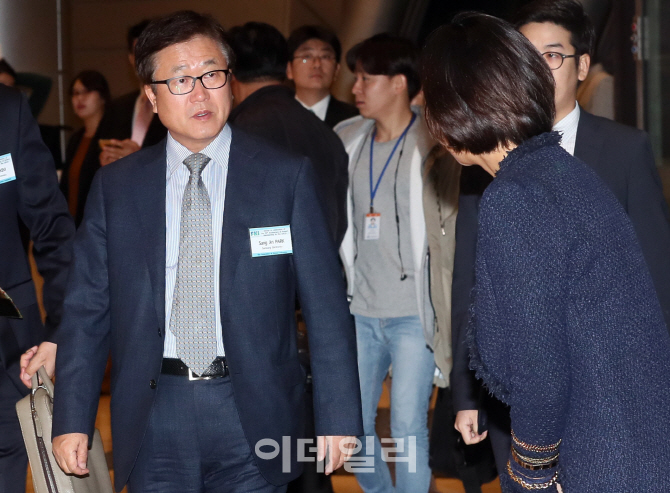 '정유라 특혜 의혹' 박상진 삼성전자 사장 檢 소환(상보)