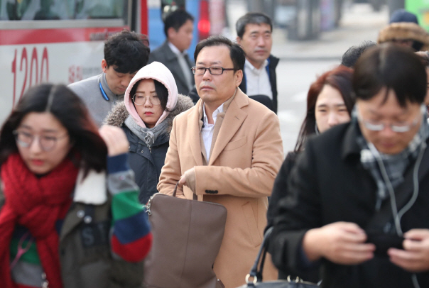 오늘 오전까지 미세먼지 '나쁨'…내일까지 계속 추워