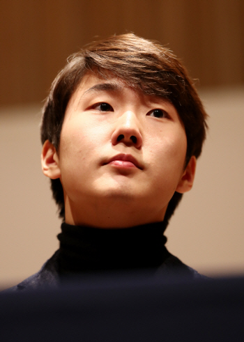 [일문일답] 피아니스트 조성진 "첫 정규음반 설레고 기뻐"