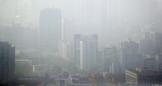 "우산 챙기세요"…오늘 전국에 비 내리고 미세먼지 '나쁨'