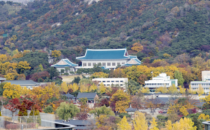 靑 "추미애 계엄령 발언, 무책임한 정치 선동"(상보)