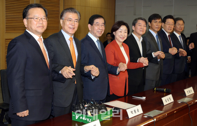 머리 맞댄 野지도자 8인, 탄핵추진·총리선출 요구