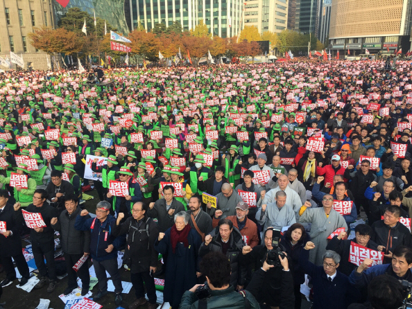 서울광장 스케이트장 공사 연기…촛불 집회 '편의'