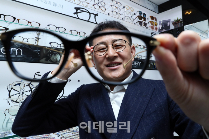 ①한국 안경업계의 '이단아', 김인규 다비치안경 대표