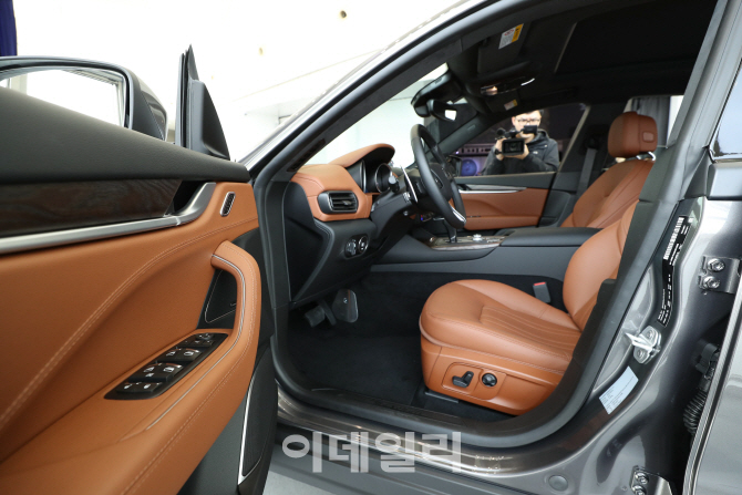 [포토]마세라티 최초 SUV 르반떼, '럭셔리한 실내'