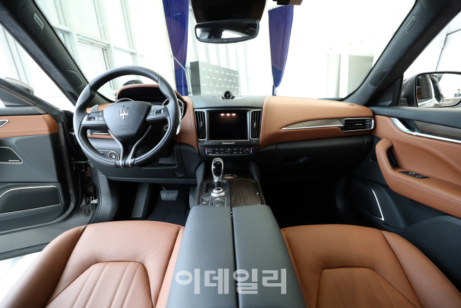 [포토]마세라티 최초 SUV 르반떼, '매력적인 실내'