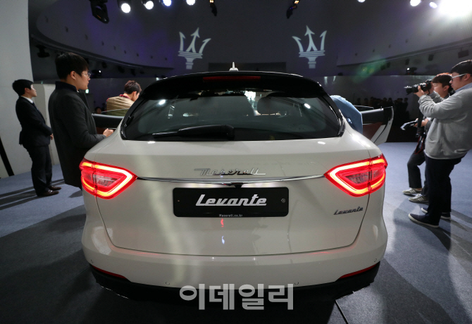 [포토]마세라티 브랜드 최초 SUV 르반떼, '매혹적인 뒷모습'