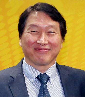 'SK행복나눔바자회' 릴레이 개최..최태원 회장의 행복경영