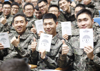 현대차, 군 장병 대상 뮤지컬 공연…'군인의 품격 개최'