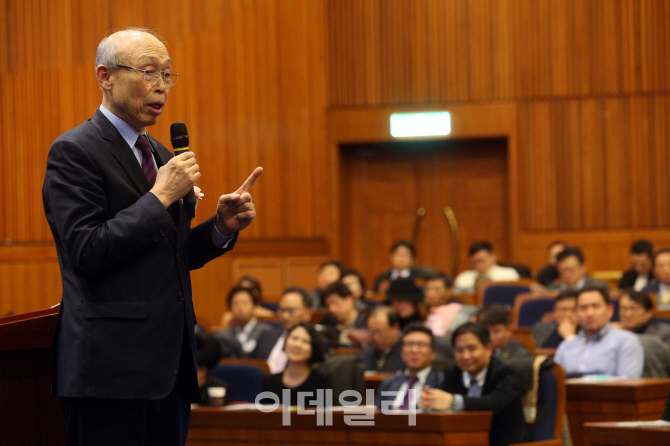 [포토]'축사하는 손욱 고문'