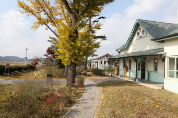  일제수탈사 간이역에 고스란히 남아