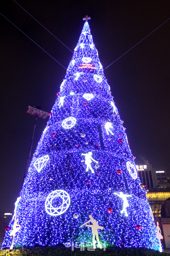 [포토]올 겨울, 서울의 버팀목이 될 크리스마스 트리 점등식