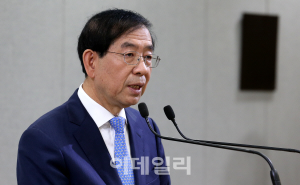박원순 시장 "문래근린공원 박정희 흉상 철거·이전 검토"