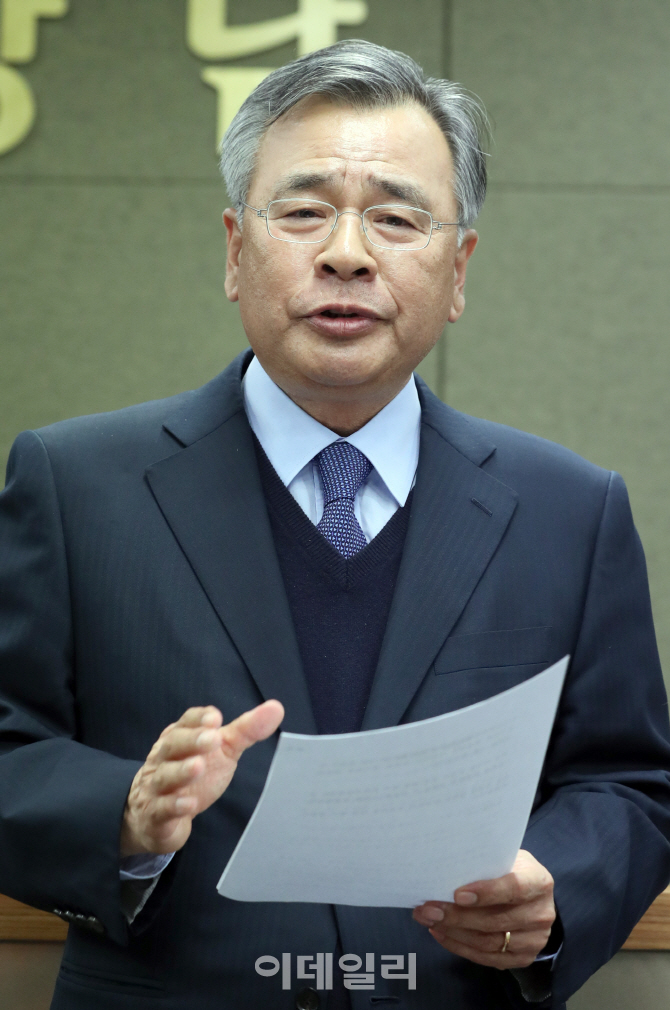 [포토]박영수 특검, "우병우와 수원에서 같이 근무했다"