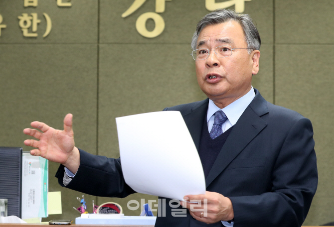 [포토]박영수 특검,  "지휘고하 막론하고 수사하겠다"
