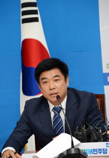 "김영란법 준수 서약서 폐지해야"..인권침해 논란