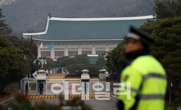 최순실게이트에 탄핵까지…정책도 인사도 멈췄다