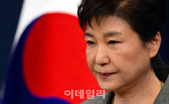 '탄핵 불가피론' 배수진..끝까지 버티는 朴의 속내는